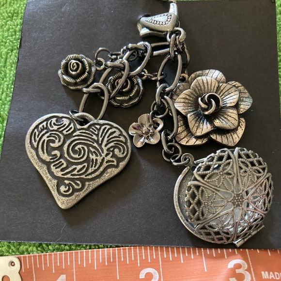 HANDCRAFTED PURSE CHARM/ ZIPPER PULL/KEY CHAIN WITH LARGE HINGED LOCKET - Picture 4 of 5